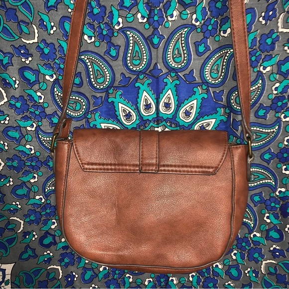 G. H. Bass & Co. Crossbody Bag - Picture 4 of 4